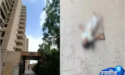 Jaipur: बाइक से घर लौटने के बाद लापता हुई 12वीं की लड़की सोसायटी कंपाउंड में खून से लथपथ हालत में मिली Jaipur: बाइक से घर लौटने के बाद लापता हुई 12वीं की लड़की सोसायटी कंपाउंड में खून से लथपथ हालत में मिली