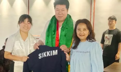 Sikkim की टीम आइस हॉकी ट्रेनिंग के लिए देहरादून रवाना Sikkim की टीम आइस हॉकी ट्रेनिंग के लिए देहरादून रवाना