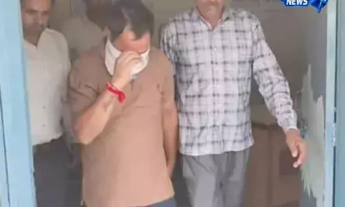 Faridabad: रिश्वत लेते पुलिसकर्मी गिरफ्तार Faridabad: रिश्वत लेते पुलिसकर्मी गिरफ्तार
