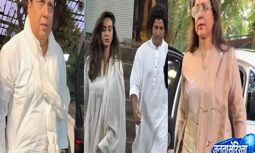 पहलाज निहलानी की प्रेयर मीट में उमड़ा बॉलीवुड, सितारों ने दी श्रद्धांजलि पहलाज निहलानी की प्रेयर मीट में उमड़ा बॉलीवुड, सितारों ने दी श्रद्धांजलि