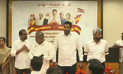 तमिलनाडु में बड़ा राजनीतिक उलटफेर, AIADMK और DMK के कई पूर्व नेता थावेका में शामिल