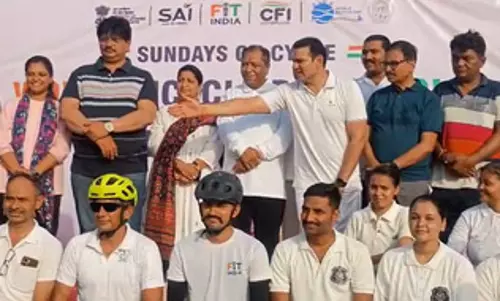 अहमदाबाद: साबरमती रिवरफ्रंट पर साइकिल रैली का आयोजन, सांसद दिनेश मकवाणा ने दिया फिट इंडिया का संदेश अहमदाबाद: साबरमती रिवरफ्रंट पर साइकिल रैली का आयोजन, सांसद दिनेश मकवाणा ने दिया फिट इंडिया का संदेश