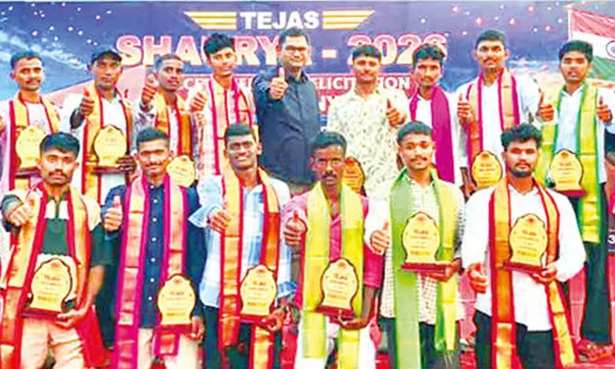 Telangana: तेजस डिफेंस एकेडमी ने 160 स्टूडेंट्स के साथ मील का पत्थर हासिल किया Telangana: तेजस डिफेंस एकेडमी ने 160 स्टूडेंट्स के साथ मील का पत्थर हासिल किया