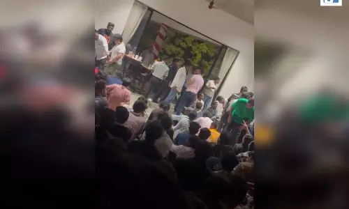 रेव पार्टी से नाबालिगों समेत 156 लोगों को हिरासत में लिया गया; 85 लाख की ड्रग्स और शराब जब्त रेव पार्टी से नाबालिगों समेत 156 लोगों को हिरासत में लिया गया; 85 लाख की ड्रग्स और शराब जब्त