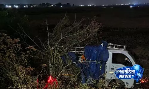 Dhenkanal में पीने के पानी से लदा टाटा ऐस पलटा, ड्राइवर बाल-बाल बचा