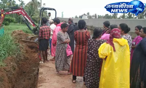 Kerala : भारी बारिश से बाढ़, 50 से अधिक घरों में पानी भरने से स्थानीय परिवार परेशान Kerala : भारी बारिश से बाढ़, 50 से अधिक घरों में पानी भरने से स्थानीय परिवार परेशान