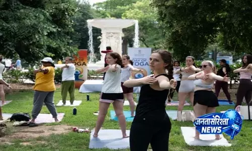 टाइम्स स्क्वायर से लिंकन मेमोरियल तक: US की मशहूर जगहें 12वें इंटरनेशनल योग दिवस की मेज़बानी करेंगी टाइम्स स्क्वायर से लिंकन मेमोरियल तक: US की मशहूर जगहें 12वें इंटरनेशनल योग दिवस की मेज़बानी करेंगी