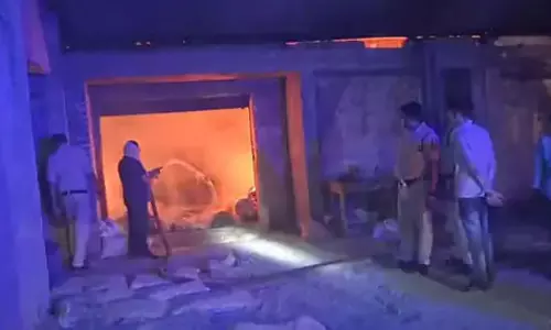 राइस मिल के गोदाम में आगजनी, चावल बारदाना और भूसा जलकर खाक राइस मिल के गोदाम में आगजनी, चावल बारदाना और भूसा जलकर खाक