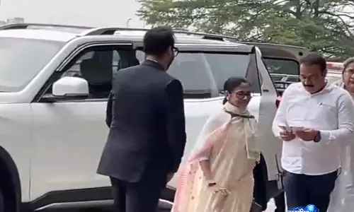 Mamata Banerjee इंडिया ब्लॉक मीटिंग में हिस्सा लेने के लिए दिल्ली रवाना हुईं Mamata Banerjee इंडिया ब्लॉक मीटिंग में हिस्सा लेने के लिए दिल्ली रवाना हुईं