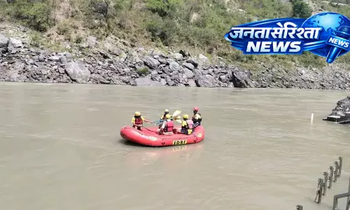 Uttarakhand : देवप्रयाग और कौड़ियाला में दो हादसे, गंगा में बह गए दो पर्यटक Uttarakhand : देवप्रयाग और कौड़ियाला में दो हादसे, गंगा में बह गए दो पर्यटक