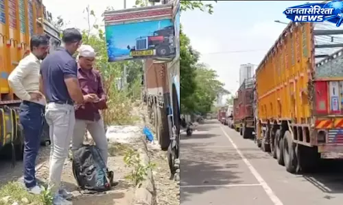 नवी मुंबई के APMC मार्केट में ट्रेलर ट्रक के नीचे दो लोगों की मौत नवी मुंबई के APMC मार्केट में ट्रेलर ट्रक के नीचे दो लोगों की मौत