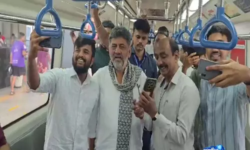 कर्नाटक के मुख्यमंत्री DK शिवकुमार ने बेंगलुरु मेट्रो से यात्रा की कर्नाटक के मुख्यमंत्री DK शिवकुमार ने बेंगलुरु मेट्रो से यात्रा की