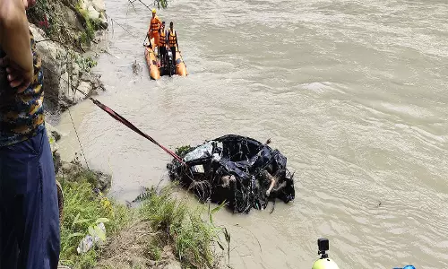 दार्जिलिंग में तीस्ता नदी हादसा, कार गिरने से 4 लोगों की मौत, NDRF ने किया रेस्क्यू