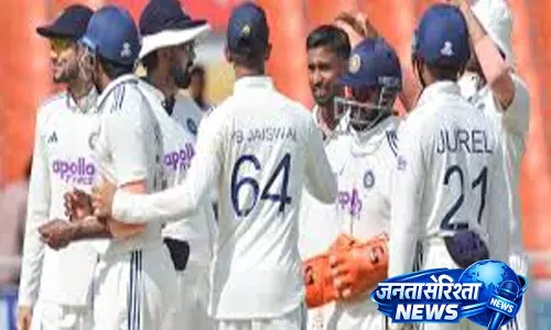 One-off Test: सुथार की घातक गेंदबाजी, भारत ने अफगानिस्तान पर दबाव बनाया One-off Test: सुथार की घातक गेंदबाजी, भारत ने अफगानिस्तान पर दबाव बनाया