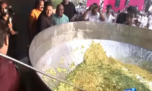 विश्व पोहा दिवस पर Maharashtra में 3000 किलो तर्री पोहा तैयार, वर्ल्ड रिकॉर्ड की कोशिश विश्व पोहा दिवस पर Maharashtra में 3000 किलो तर्री पोहा तैयार, वर्ल्ड रिकॉर्ड की कोशिश