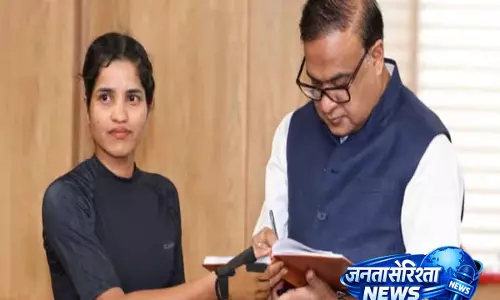 Assam CM ने साइकिलिस्ट आशा मालवीय से की मुलाकात, 1 लाख की सहायता दी Assam CM ने साइकिलिस्ट आशा मालवीय से की मुलाकात, 1 लाख की सहायता दी