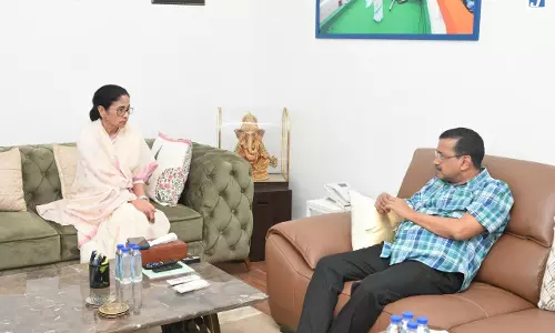 अरविंद केजरीवाल ने TMC प्रमुख ममता बनर्जी और सांसद अभिषेक बनर्जी से की मुलाकात