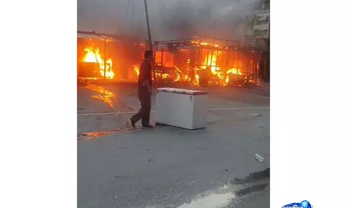 J-K: पुंछ के बुफलियाज सेक्टर में भीषण आग ने 12 दुकानों को अपनी चपेट में ले लिया