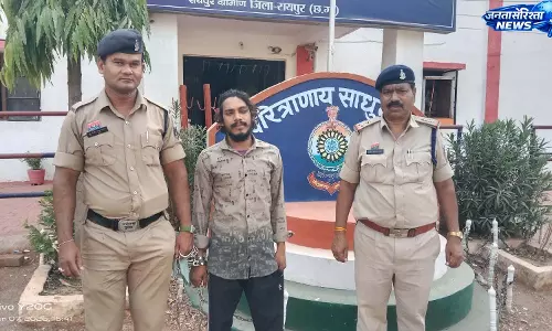 यात्री प्रतिक्षालय के पास लूट का खुलासा, नाबालिग सहित 2 लूटेरे गिरफ्तार यात्री प्रतिक्षालय के पास लूट का खुलासा, नाबालिग सहित 2 लूटेरे गिरफ्तार