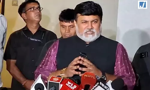 मंत्री उदय सामंत ने गिरीश महाजन के साथ बैठक के बाद सकारात्मक फैसले की संभावना जताई मंत्री उदय सामंत ने गिरीश महाजन के साथ बैठक के बाद सकारात्मक फैसले की संभावना जताई