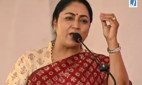 मालवीय नगर अग्निकांड मामले में उत्तराखंड सीएम ने की सीएम रेखा गुप्ता से बात मालवीय नगर अग्निकांड मामले में उत्तराखंड सीएम ने की सीएम रेखा गुप्ता से बात