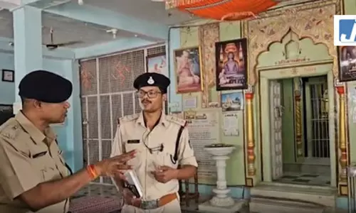 नरसिंहपुर के जैन मंदिर में चोरी, सोने-चांदी के छत्र के साथ डीवीआर भी लेकर हुए फरार नरसिंहपुर के जैन मंदिर में चोरी, सोने-चांदी के छत्र के साथ डीवीआर भी लेकर हुए फरार