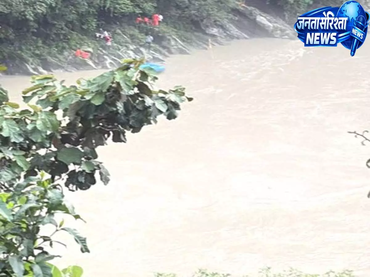 Gangtok: तीस्ता नदी में लापता लोगों की तलाश में बचाव अभियान तेज Gangtok: तीस्ता नदी में लापता लोगों की तलाश में बचाव अभियान तेज