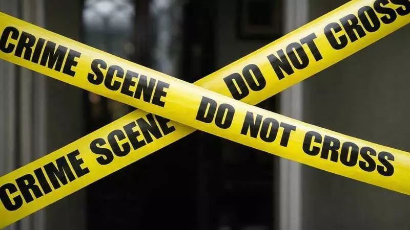 6 लोगों ने घर में घुसकर युवक की हत्या कर दी 6 लोगों ने घर में घुसकर युवक की हत्या कर दी