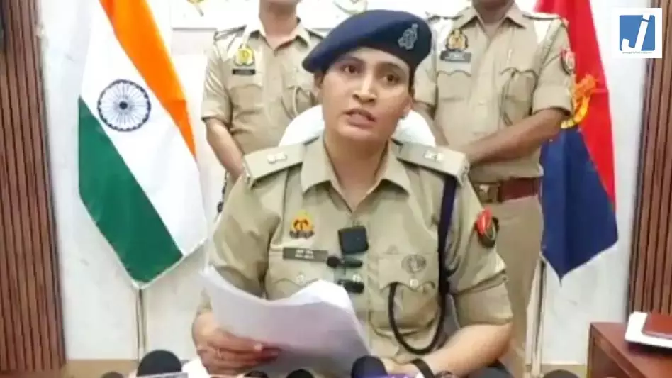 40 लाख पार...ऐसा अनोखा फर्जीवाड़ा बैंक वालों के उड़ गए होश 40 लाख पार...ऐसा अनोखा फर्जीवाड़ा बैंक वालों के उड़ गए होश