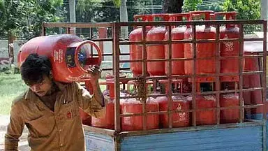 घरेलू LPG सिलेंडर के दाम में 29 रुपये की बढ़ोतरी, 7 जून से लागू नई कीमतें घरेलू LPG सिलेंडर के दाम में 29 रुपये की बढ़ोतरी, 7 जून से लागू नई कीमतें