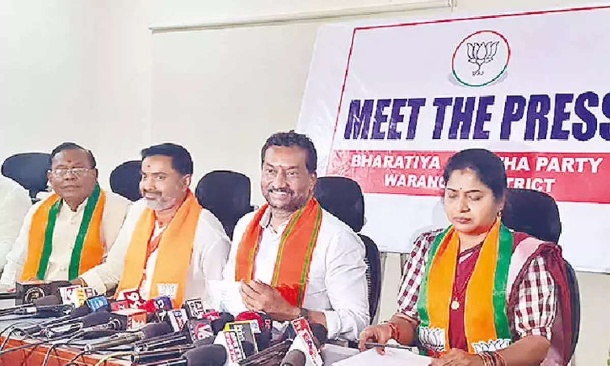 भाजपा ने धान खरीद पर टीजी सरकार के दावों पर सवाल उठाए भाजपा ने धान खरीद पर टीजी सरकार के दावों पर सवाल उठाए