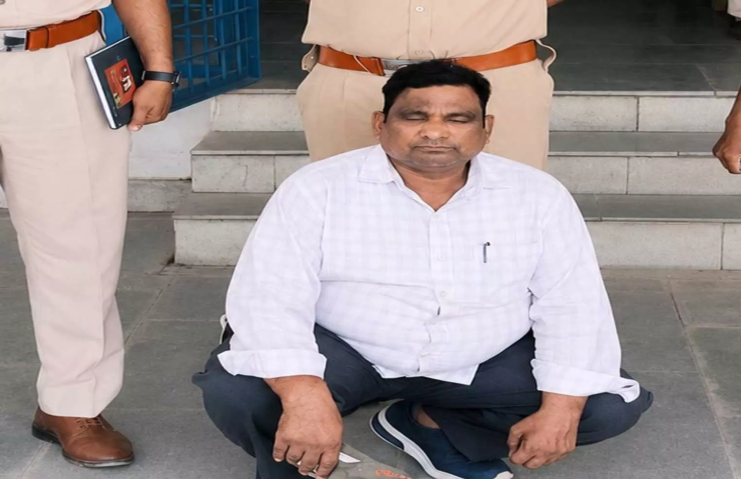 पंचायत सचिव गिरफ्तार, फर्जी दस्तावेज दिखाकर बेच दिया था जमीन पंचायत सचिव गिरफ्तार, फर्जी दस्तावेज दिखाकर बेच दिया था जमीन