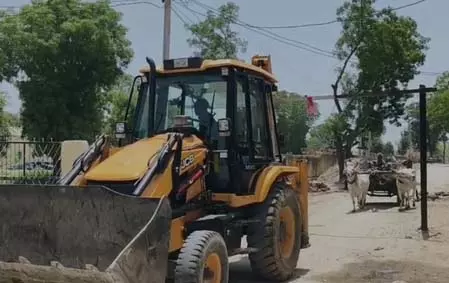 राजसमंद के मोही गांव में बाईपास सड़क पर अतिक्रमण का आरोप, ग्रामीणों ने प्रशासन से लगाई गुहार राजसमंद के मोही गांव में बाईपास सड़क पर अतिक्रमण का आरोप, ग्रामीणों ने प्रशासन से लगाई गुहार