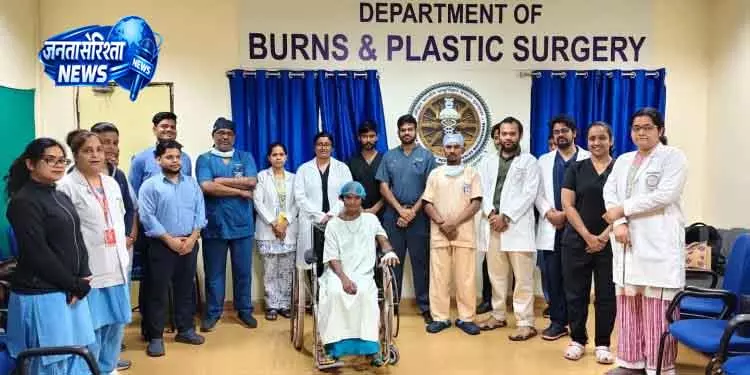 Bhubaneswar महिला के हाथ से 7 किलो का ट्यूमर निकाला गया Bhubaneswar महिला के हाथ से 7 किलो का ट्यूमर निकाला गया
