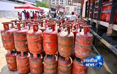 एलपीजी की कीमत 29 रुपये बढ़ी एलपीजी की कीमत 29 रुपये बढ़ी
