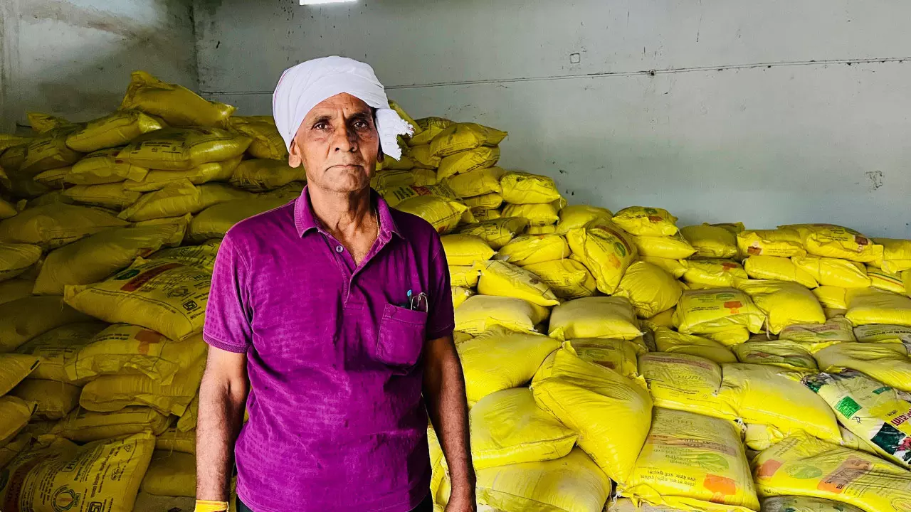 किसान अवध राम ठाकुर बोले बिना परेशानी मिला खाद किसान अवध राम ठाकुर बोले बिना परेशानी मिला खाद