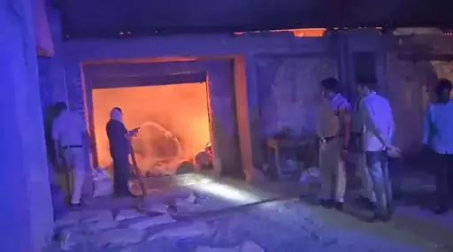 राइस मिल के गोदाम में आगजनी, चावल बारदाना और भूसा जलकर खाक राइस मिल के गोदाम में आगजनी, चावल बारदाना और भूसा जलकर खाक