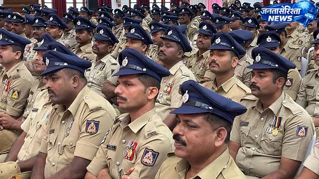 Karnataka पुलिस कांस्टेबल भर्ती: 3,395 पदों के लिए ऑनलाइन आवेदन शुरू Karnataka पुलिस कांस्टेबल भर्ती: 3,395 पदों के लिए ऑनलाइन आवेदन शुरू