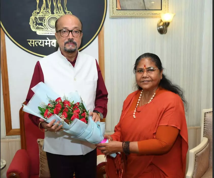 राज्यपाल डेका से राष्ट्रीय पिछड़ा वर्ग आयोग की अध्यक्ष साध्वी निरंजन ज्योति ने की सौजन्य भेंट राज्यपाल डेका से राष्ट्रीय पिछड़ा वर्ग आयोग की अध्यक्ष साध्वी निरंजन ज्योति ने की सौजन्य भेंट