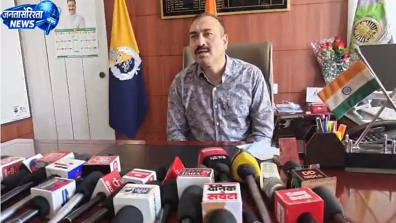 पंजाब की दो लड़कियों समेत पांच लोग चिट्टे के साथ गिरफ्तार पंजाब की दो लड़कियों समेत पांच लोग चिट्टे के साथ गिरफ्तार