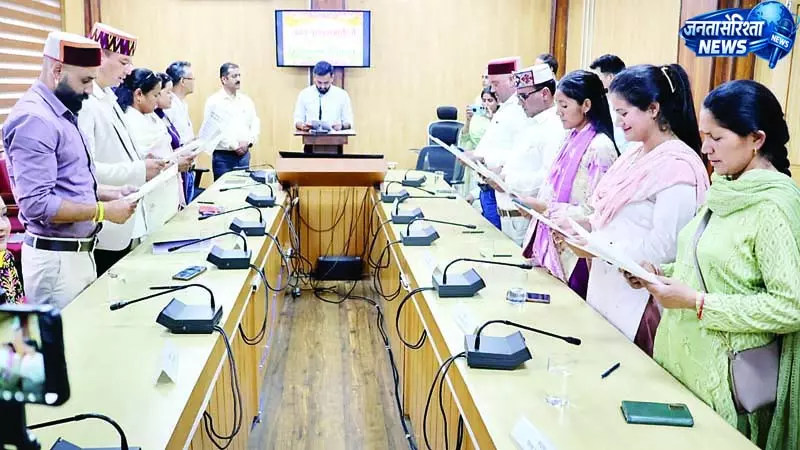 जिला परिषद-बीडीसी सदस्यों ने ली शपथ जिला परिषद-बीडीसी सदस्यों ने ली शपथ