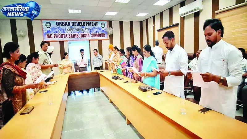 नवनिर्वाचित पार्षदों ने ली पद-गोपनीयता की शपथ नवनिर्वाचित पार्षदों ने ली पद-गोपनीयता की शपथ