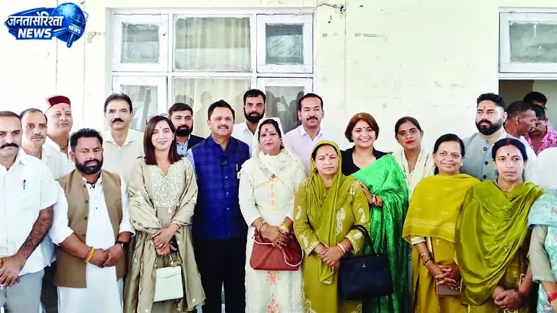 अर्की के नवनिर्वाचित जिला परिषद सदस्यों ने ली शपथ अर्की के नवनिर्वाचित जिला परिषद सदस्यों ने ली शपथ