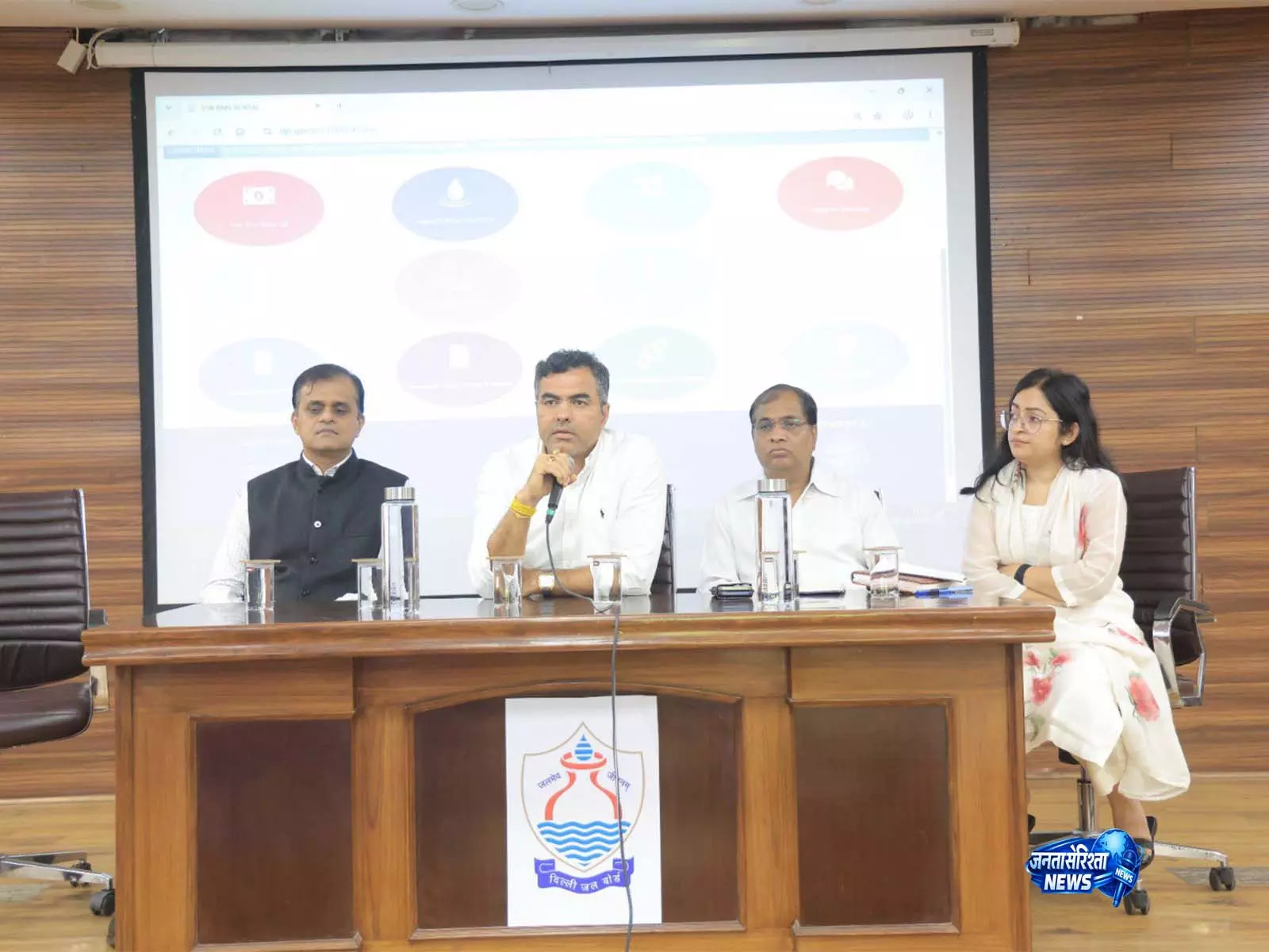 हर इलाके में सरकार की मौजूदगी जरूरी: समीक्षा बैठक में बोले Delhi मंत्री प्रवेश साहिब सिंह हर इलाके में सरकार की मौजूदगी जरूरी: समीक्षा बैठक में बोले Delhi मंत्री प्रवेश साहिब सिंह