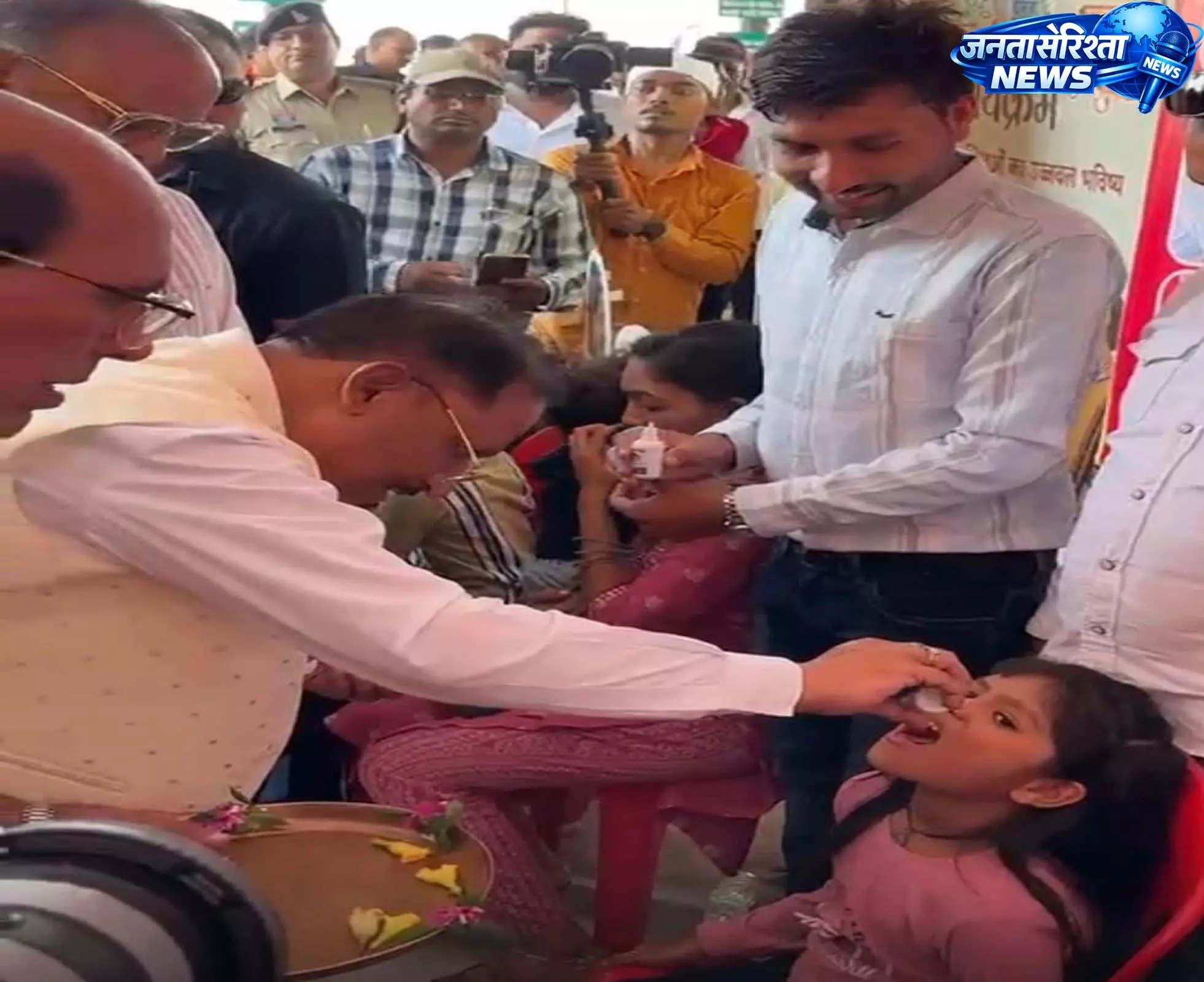 चंद्रनाहू कुर्मी-क्षत्रिय समाज के केंद्रीय अधिवेशन में मुख्यमंत्री ने बच्चों को कराया स्वर्णप्राशन चंद्रनाहू कुर्मी-क्षत्रिय समाज के केंद्रीय अधिवेशन में मुख्यमंत्री ने बच्चों को कराया स्वर्णप्राशन