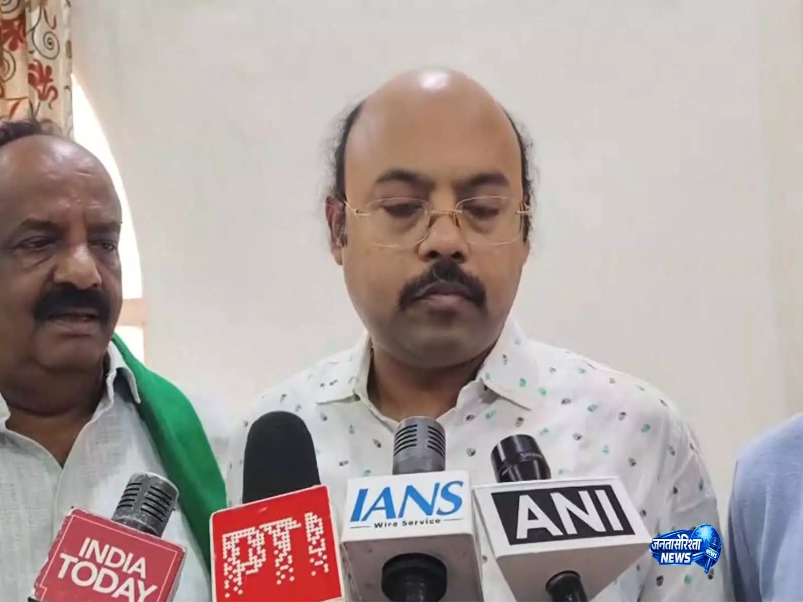 Karnataka मंत्री यतिंद्र सिद्धारमैया का केंद्र पर हमला, कहा- मोदी सरकार को जनता की चिंता नहीं Karnataka मंत्री यतिंद्र सिद्धारमैया का केंद्र पर हमला, कहा- मोदी सरकार को जनता की चिंता नहीं