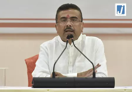 हिंसा में मारे गए भाजपा कार्यकर्ताओं के परिवार को नौकरी और मुआवजा देने का ऐलान किया हिंसा में मारे गए भाजपा कार्यकर्ताओं के परिवार को नौकरी और मुआवजा देने का ऐलान किया