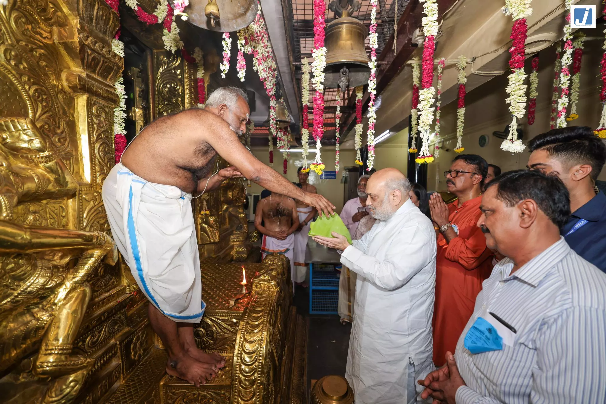अमित शाह ने आर.के. पुरम स्थित अय्यप्पा मंदिर में की पूजा अमित शाह ने आर.के. पुरम स्थित अय्यप्पा मंदिर में की पूजा