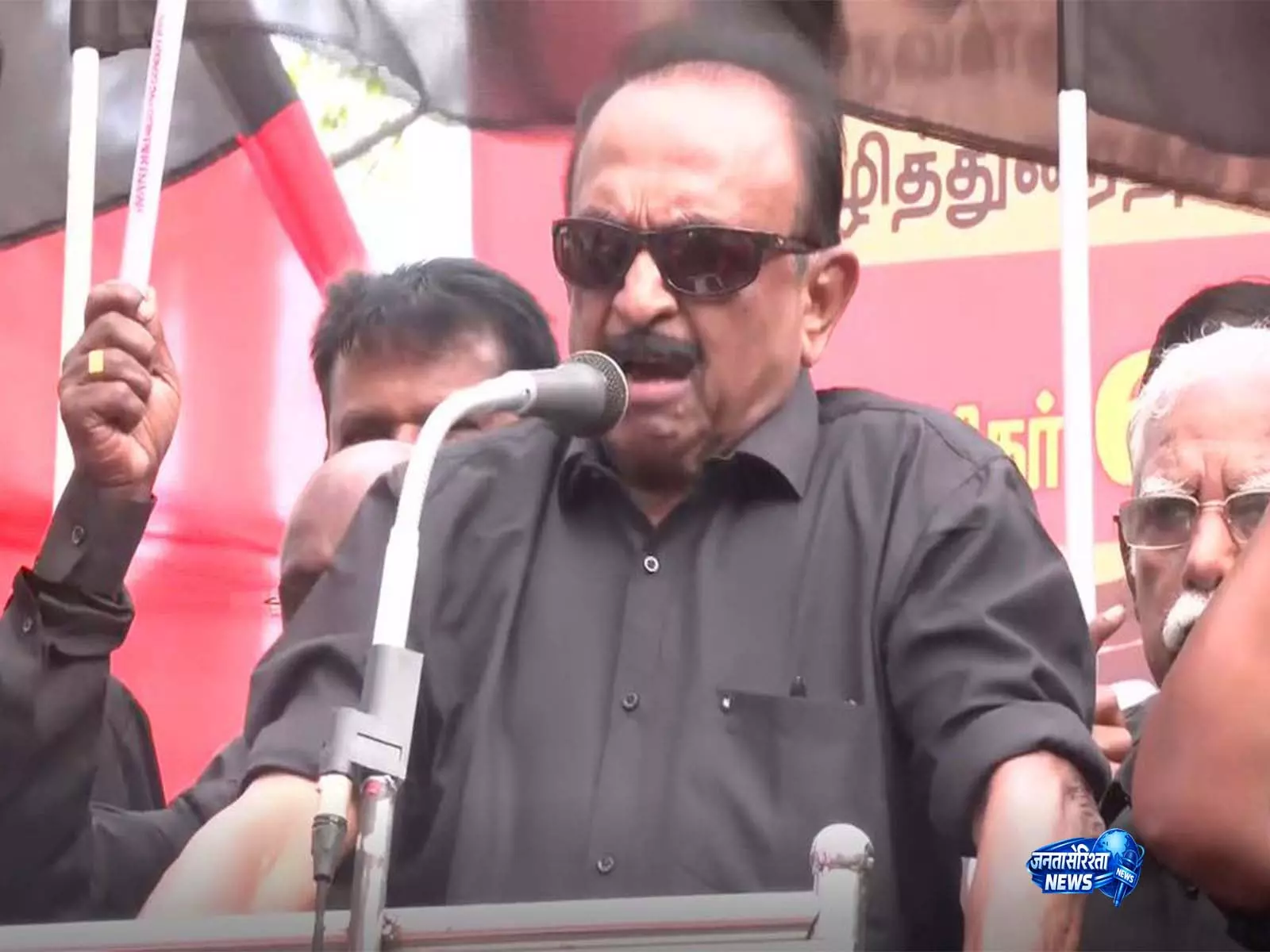राज्यपाल अर्लेकर को राजभवन से बाहर निकाल देना चाहिए: MDMK प्रमुख दुरई वाइको राज्यपाल अर्लेकर को राजभवन से बाहर निकाल देना चाहिए: MDMK प्रमुख दुरई वाइको