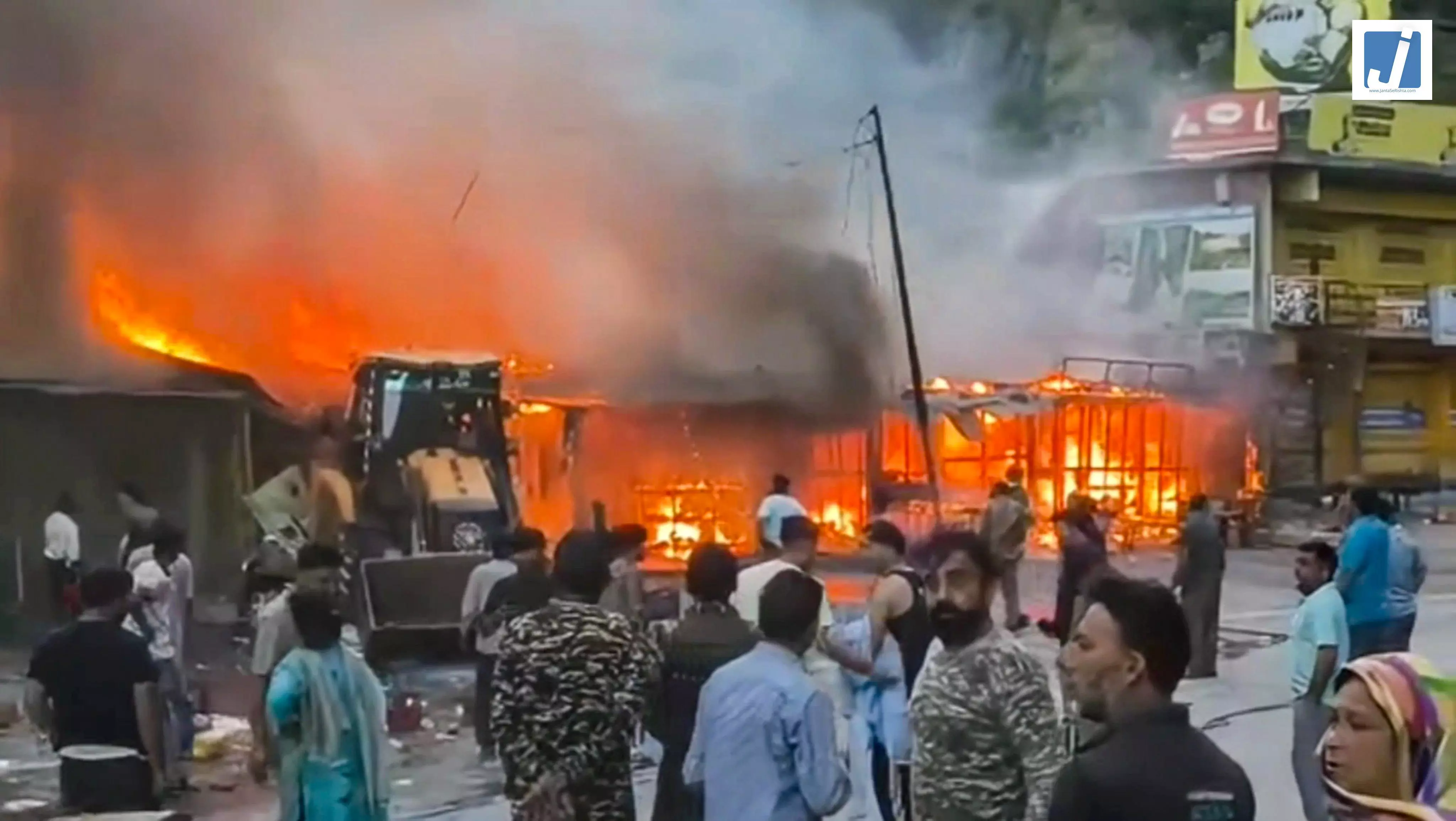 बुफलियाज़ सेक्टर में 12 दुकानों में लगी आग, देखे वीडियो